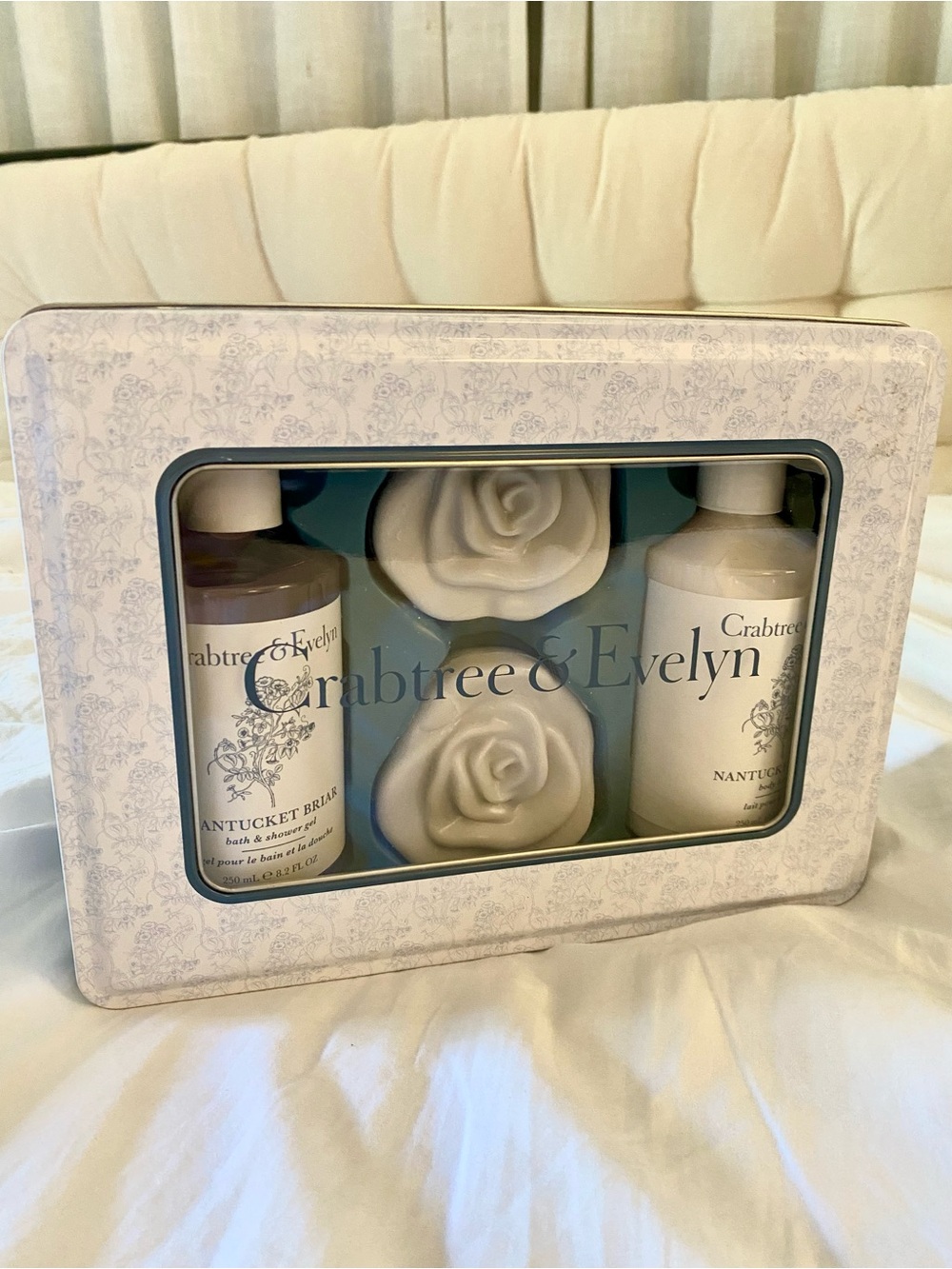 Crabtree & Evelyn Bath Gift Set - White and Blue